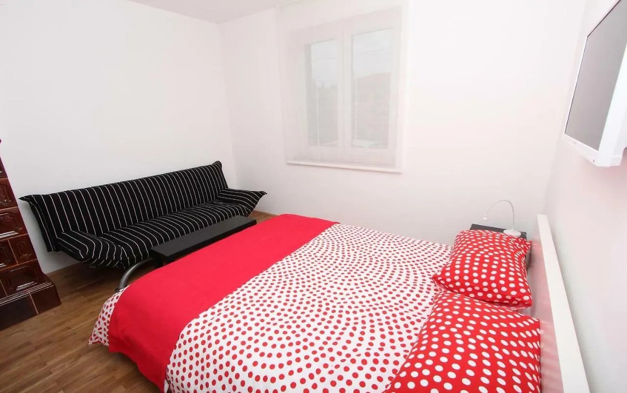 Apartments Paris 로비니