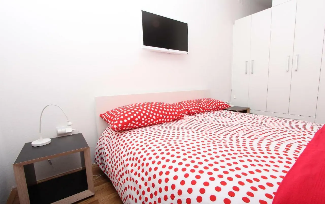 Apartments Paris 로비니 0*,