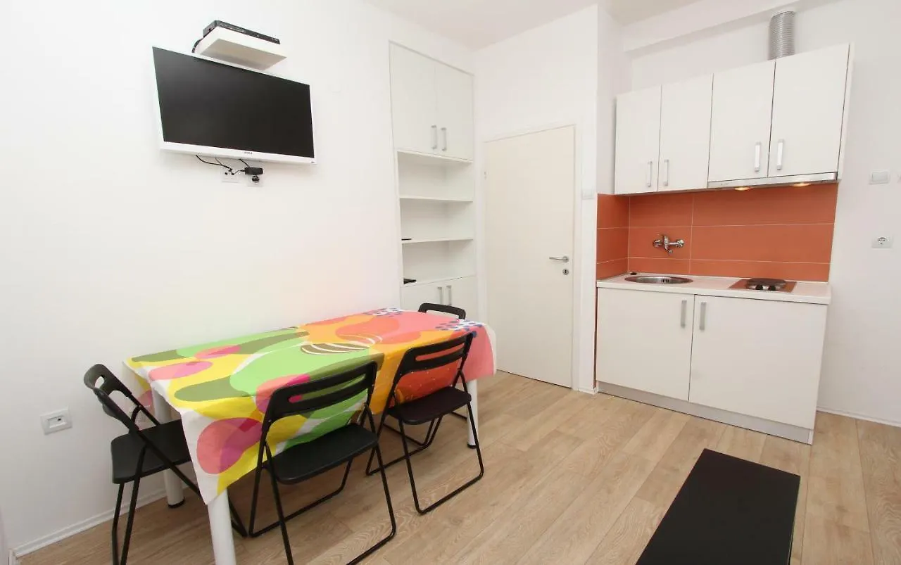 Apartments Paris Rovigno Croazia
