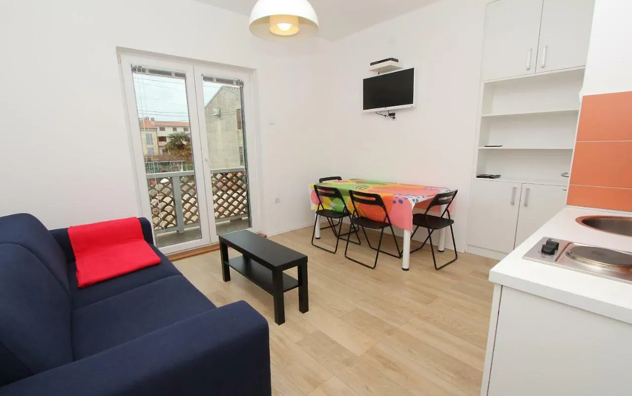 Apartments Paris Rovigno 0*,  Croazia