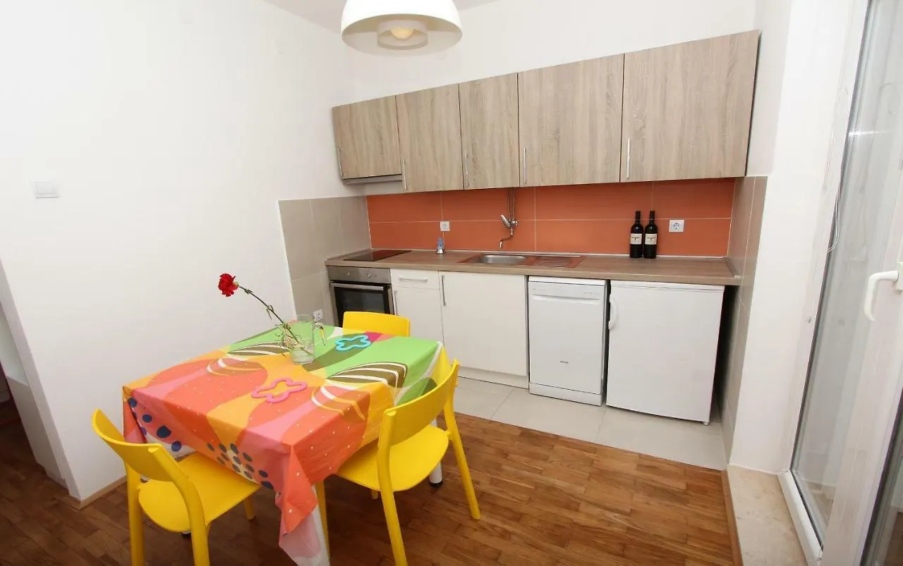 Apartments Paris Rovigno Croazia